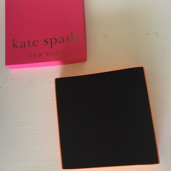 Kate Spade Daisy Place Tray NIB - Picture 3 of 5